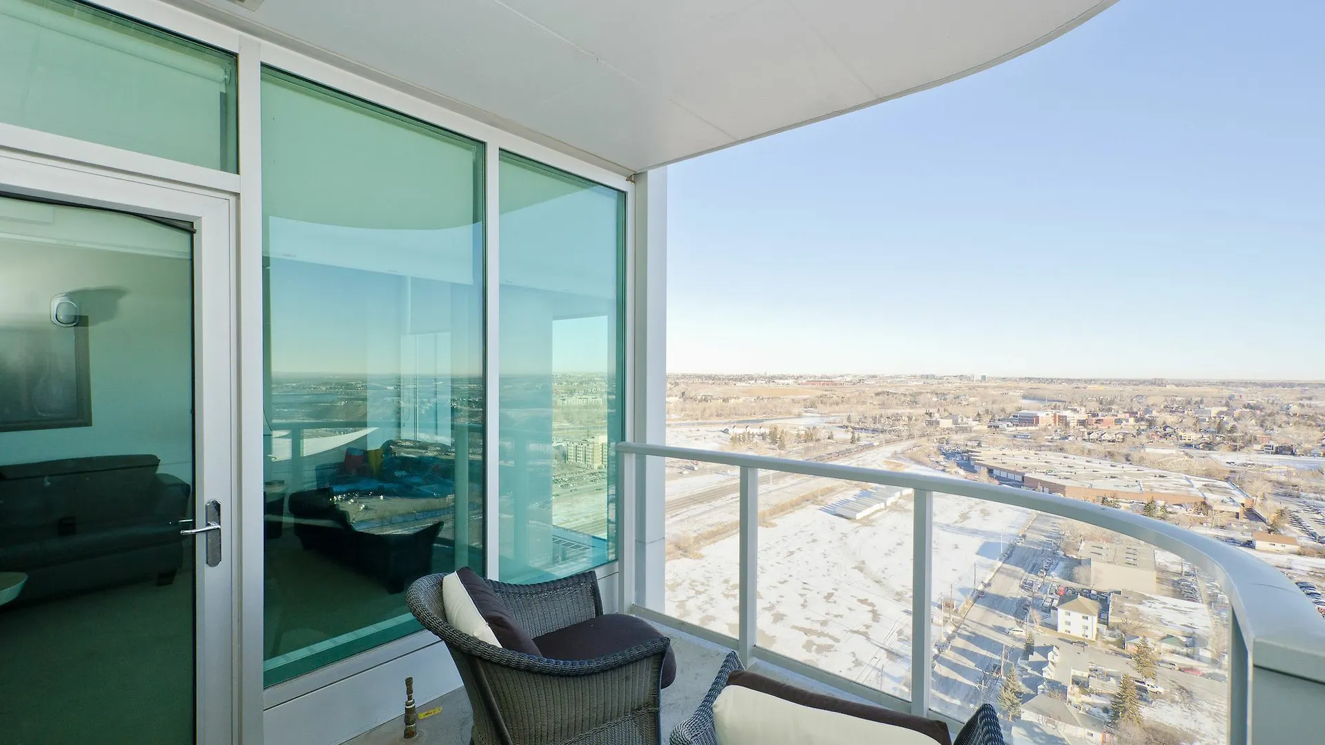 Suite Digs Arriva Calgary Apartment